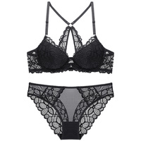 Ensemble de lingerie sexy à fermeture avant : Soutien-gorge push-up à armatures et rembourrage, avec détails en dentelle latérale, et culotte hipster