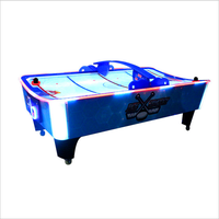 Machine de jeu d'arcade à pièces Table de hockey incurvée bleue Amusement intérieur Composants électroniques en plastique en métal