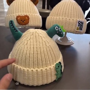 Gorro de punto con diseño de dinosaurio para bebés, unisex, cálido y transpirable, para otoño e invierno, de 1 a 6 años - Product Image 1