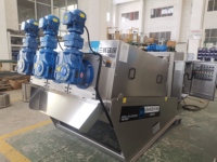 Machine de pressage à vis pour la déshydratation des boues d'eaux usées des usines de transformation alimentaire, équipement de réduction du volume des résidus organiques