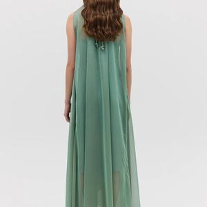 เดรสยาวผ้าชีฟองบางเบาสไตล์มินิมอล คอสูงทรงตรง แต่งระบายช่วงคอสูง - Product Image 2