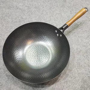 11.8Inch Chinese Carbon Stalen Wok Hand Gehamerd Wok Met Houten Handvat Carbon Staal Wok Pan