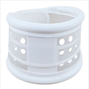 Soporte cervical ajustable, transpirable, de color blanco, para protección del cuello, uso unisex para fitness - Product Image 1