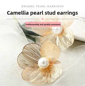 أقراط فرنسية فاخرة بتصميم مجوف وريش كبير غير منتظم، أقراط متدلية للنساء بنمط الفراشات والزهور - Product Image 6