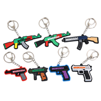 Porte-clés mousqueton en PVC souple en gros, design machine à feu en forme de dessin animé, logo personnalisé, léger et résistant