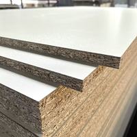 Panneau de contreplaqué en peuplier de haute qualité de 18 mm pour la fabrication de meubles de chambre, de cuisine et de salle de bain