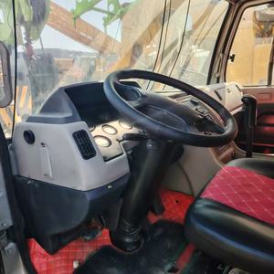 Grue sur camion d'occasion Zoomlion ZTC250V avec capacité de levage de 25 tonnes, composants principaux incluant moteur, boîte de vitesses et moteur. - Product Image 6