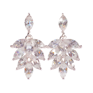 Boucles d'oreilles en cristal or blanc, forme de fleur, serti griffe, argent 925, bijoux romantiques pour femme, mariage - Product Image 1