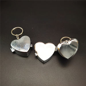 定制药丸储存容器盒收纳盒钥匙扣<span class=keywords><strong>2</strong></span>金属心不锈钢旅行7天每周储物盒 - Product Image 4