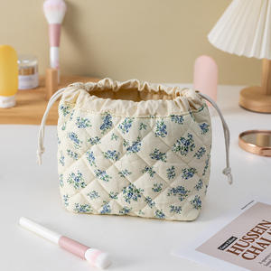 Sac de maquillage personnalisé en coton matelassé à fleurs avec cordon de serrage, sac de <span class=keywords><strong>toilette</strong></span> de voyage mignon, sac de rangement pour cosmétiques, sac cadeau pour femmes et filles - Product Image 6