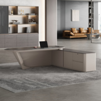 Bureau de direction de luxe avec coins arrondis, table de PDG en bois, bureau de patron moderne pour un espace de travail ergonomique et sécurisé pour les managers