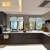 Kabinet Dapur Modern Minimalis Tanpa Gagang, Countertop Kuarsa Putih High Gloss, Lemari Dapur Plywood Soft Close