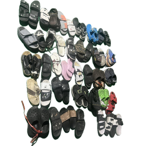 Chaussons de marque d'occasion, sandales de sport pré-aimées, chaussures décontractées de friperie pour hommes - Product Image 3