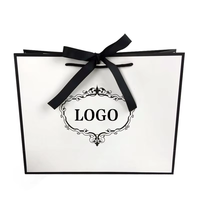 Sac de luxe rectangulaire en papier sérigraphié avec poignée en ruban, recyclable, pour emballage de détail de chaussures et vêtements, avec l'identification de la marque, vente en gros