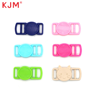 Verstellbares Plastik-Halsband mit Leine und Sicherheitsgurt für Hunde und Katzen mit Sicherheitsverschluss - Product Image 1