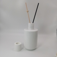 Bouteilles diffuseurs de parfum en verre de luxe 180 ml avec bouchon à vis en plastique personnalisé, sérigraphie ronde pour emballage de parfums