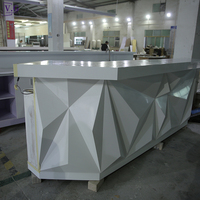 Comptoir de bar réfrigéré moderne en surface solide CorianS de haute qualité, en forme de L, blanc, personnalisé, pour café, bar à domicile, club