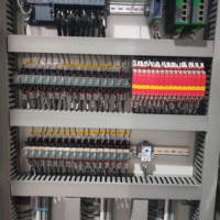 Controlador Lógico Programable (PLC) para Bomba de Agua y Sistema de Ventilación, Panel de Control de Automatización con Monitoreo Remoto