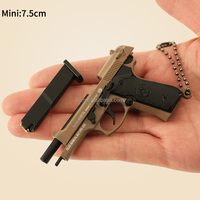 Vente en gros d'usine : Porte-clés pistolet miniature Beretta M92 en alliage métallique, léger et tendance, 7,5 cm, avec balles