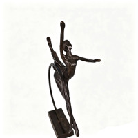 Sculpture moderne de danseuse en cuivre massif, figurine abstraite avec cerceau, décoration d'intérieur, ornement d'art de table de luxe fait main