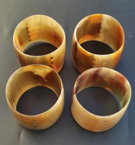 Brazaletes de cuerno de búfalo naturales ecológicos modernos para damas, accesorios de moda elegantes y únicos hechos a mano - Product Image 1