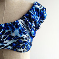 Bikini asymétrique à volants, bleu cobalt vibrant, imprimé léopard, maillot de bain 2 pièces, tissu extensible, séchage rapide, respirant