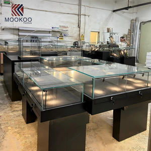 Espositore Personalizzato con Vernice Sabbiata Nera - Vetrina in Vetro Temperato per Gioielli - Product Image 5