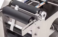 Étiqueteuse de bouteilles en plastique semi-automatique à grande vitesse et étiqueteuse de bouteilles rondes avec codage de date