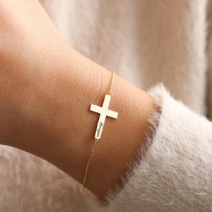 Bracelet en forme de croix personnalisée et personnalisée pour femmes, cadeau d'anniversaire de Noël, chaîne gravée en acier inoxydable, bracelet avec lettres - Product Image 4