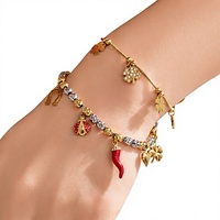 Bracelet classique en acier inoxydable plaqué or 18 carats avec breloques coccinelle, cœur et trèfle en zircon cubique – Bijoux de mode en gros