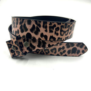 <span class=keywords><strong>Cintura</strong></span> <span class=keywords><strong>in</strong></span> Pelle PU con Fibbia <span class=keywords><strong>in</strong></span> Lega Stile Pirata, Decorata con Cristalli e Strass, Larghezza 3,8 cm - Product Image 2