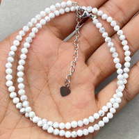 Collier ras du cou en howlite, pierre précieuse délicate avec perles rondes micro-facettées, bijou tendance minimaliste unisexe pour soirée