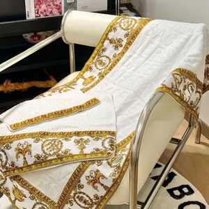 Juego de Toallas de Lujo con Estampado Dorado Barroco - Juego de 3 Toallas de Baño de Algodón, Toalla Facial y Toalla de Manos con Patrón Versátil, Térmicas y Transpirables - Product Image 5