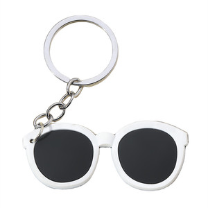 Porte-clés en caoutchouc PVC en forme de lunettes de soleil Hip Hop mignonnes, idéal pour l'été, la plage, les souvenirs, les cadeaux, accessoire de sac à la mode, vente en gros - Product Image 4