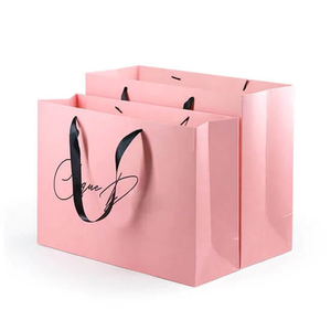 Sacs en papier kraft de luxe personnalisés et recyclables pour cadeaux et boutiques, avec poignée en ruban, fabriqués en carton durable, vente en gros - Product Image 1