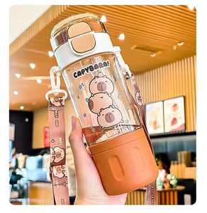 Gelas Plastik PC Capibala Double Drink Baru dengan Tutup Elastis, Sedotan & Tali, Desain Kartun Kreatif, Untuk Anak-Anak Unisex, Cocok untuk Perjalanan - Product Image 1