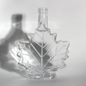 Vente en gros Échantillon gratuit de bouteilles de spiritueux en forme de feuille d'érable Bouteille en verre d'alcool 50ml 100ml 500ml directement fournie par le fabricant - Product Image 5