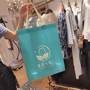 Bolsas publicitarias verticales de tela no tejida con bloques de color al por mayor, bolsas de mano para ropa con logo impreso personalizado, bolsas de compras ecológicas - Product Image 5