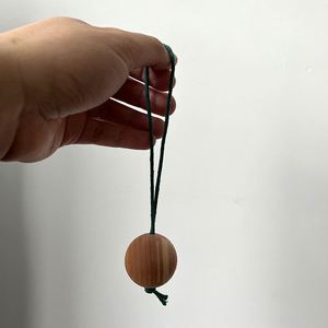 Boules en bois de cèdre <span class=keywords><strong>rouge</strong></span> personnalisables avec logo et corde pour rangement de placard et de chaussures - Product Image 2