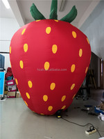 Prix de gros Événement publicitaire Ballon géant gonflable en forme de fruit Fraise avec lumière LED