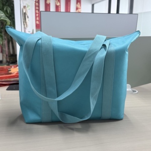 High Quality Eco-Friendly Waterproof Cooler Bag Vietnam Origin PP Woven Bopp Laminated Insulated Handled Style - Product Image 1