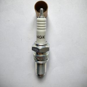 NGK Candle Genuine Motorcycle Vehicle Parts Accessories 2120 D8EA Pour <span class=keywords><strong>Honda</strong></span> CBX550F/Integra 550CC, FT500 /XL500S 500CC - Product Image 1