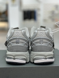 Chaussures de sport unisexes tendance en cuir véritable de haute qualité, à lacets, résistantes aux chocs et antidérapantes, à semelle épaisse - Product Image 4