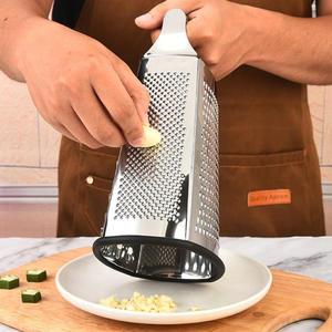Râpe à fromage en acier inoxydable à 4 côtés de 9 pouces avec poignée incurvée pour râper grossièrement, finement, trancher, râper les <span class=keywords><strong>carottes</strong></span>, les pommes de terre, l'ail, outil de cuisine - Product Image 2