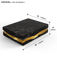 Table basse de luxe abordable et sophistiquée en laiton poli et marbre de qualité supérieure pour salon