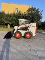 Chargeuse compacte sur pneus 7070 à moteur diesel, 2800 kg, avec cabine climatisée, haute efficacité 4-en-1 pour l'agriculture, l'aménagement paysager et la foresterie
