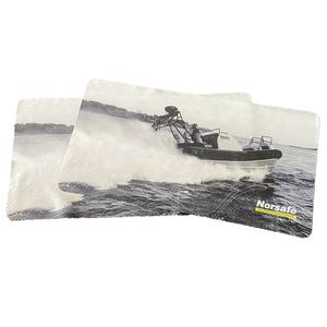 מטלית ניקוי רב תכליתית נגד החלקה עם נקודות סיליקון בעיצובים מותאמים אישית מ-RPET - Product Image 5