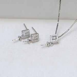Accessoires de bricolage, pendentif carré en argent S925 avec petite tête de clou d'oreille, boucles d'oreilles à perle vide, support de bijoux semi-finis - emballé - Product Image 3