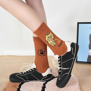 <span class=keywords><strong>Chaussettes</strong></span> amusantes motif <span class=keywords><strong>chat</strong></span> avec <span class=keywords><strong>doigt</strong></span> <span class=keywords><strong>d</strong></span>'<span class=keywords><strong>honneur</strong></span>, mignonnes, antidérapantes, en mélange de coton, tendance, pour femmes, vente en gros, personnalisez vos propres <span class=keywords><strong>chaussettes</strong></span> - Product Image 3