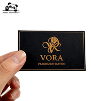 Carte de visite personnalisée en papier noir avec estampage à chaud doré, code QR imprimé, informations sur la marque